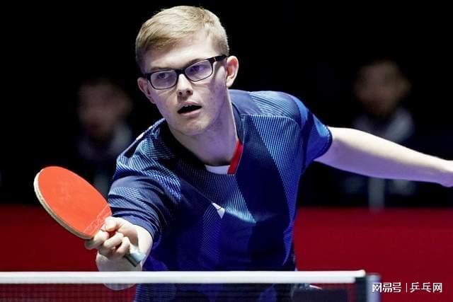 教练将目光 教练将目光